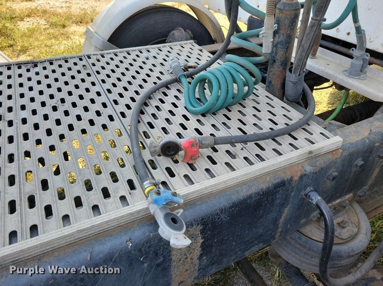 image for item JO9466 2003 Peterbilt  379 semi truck