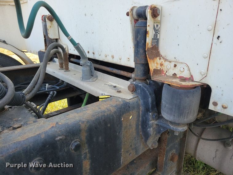 image for item JO9466 2003 Peterbilt  379 semi truck