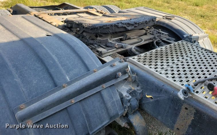 image for item JO9466 2003 Peterbilt  379 semi truck