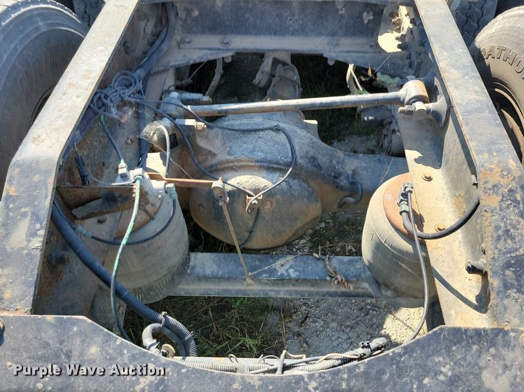 image for item JO9466 2003 Peterbilt  379 semi truck