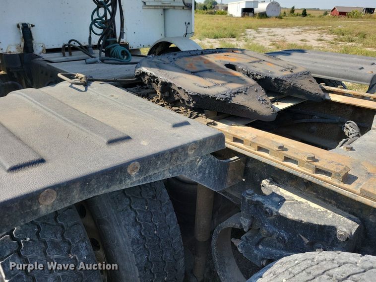 image for item JO9466 2003 Peterbilt  379 semi truck