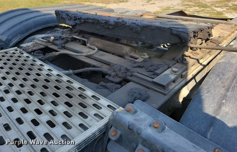 image for item JO9466 2003 Peterbilt  379 semi truck