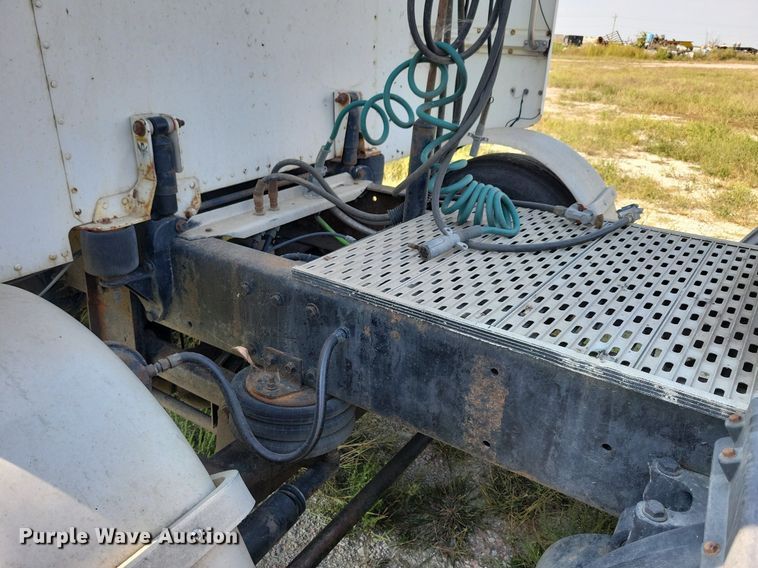 image for item JO9466 2003 Peterbilt  379 semi truck