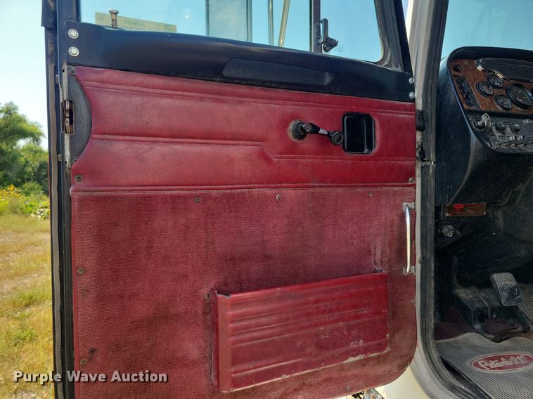 image for item JO9466 2003 Peterbilt  379 semi truck