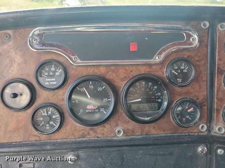 image for item JO9466 2003 Peterbilt  379 semi truck