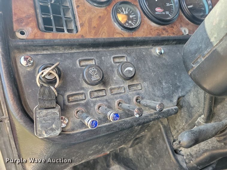 image for item JO9466 2003 Peterbilt  379 semi truck