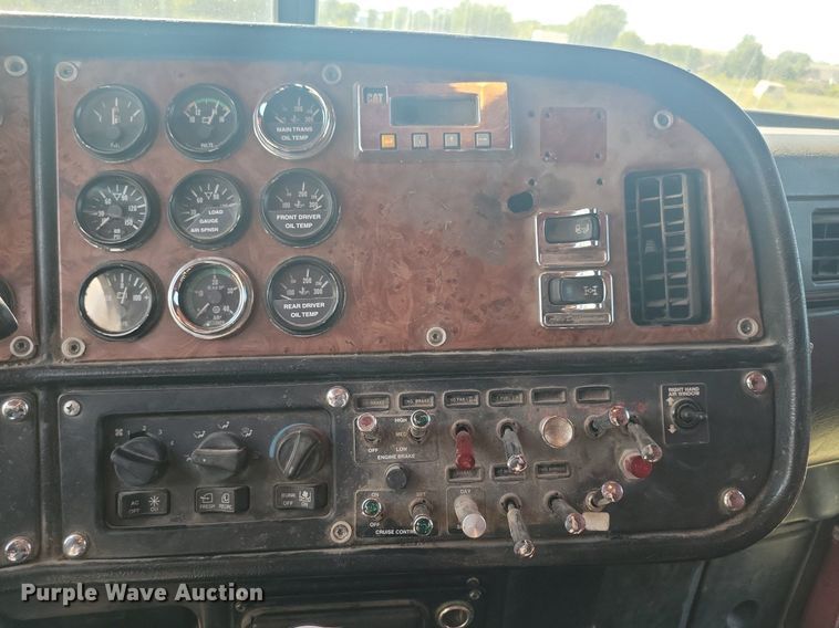 image for item JO9466 2003 Peterbilt  379 semi truck