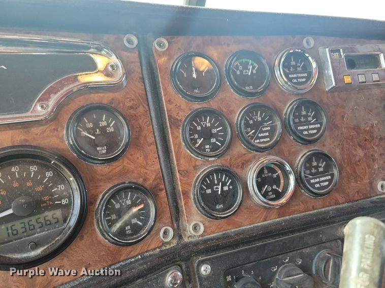 image for item JO9466 2003 Peterbilt  379 semi truck