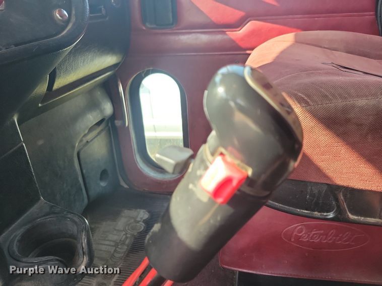 image for item JO9466 2003 Peterbilt  379 semi truck