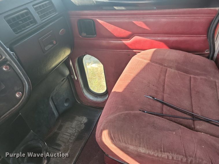 image for item JO9466 2003 Peterbilt  379 semi truck