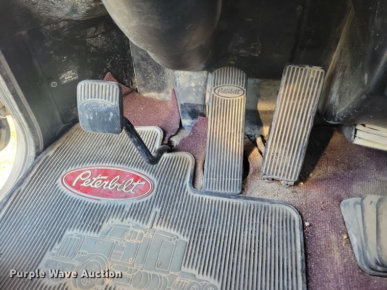 image for item JO9466 2003 Peterbilt  379 semi truck