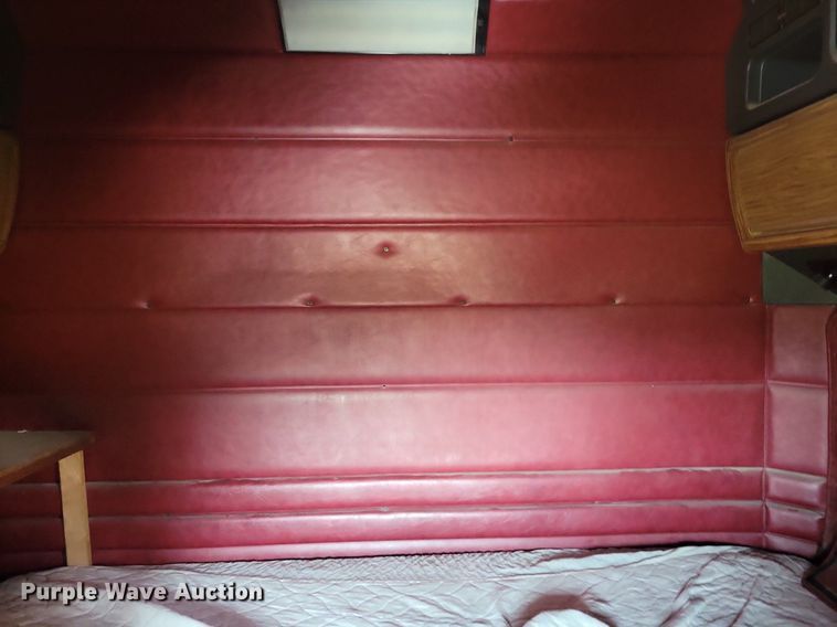 image for item JO9466 2003 Peterbilt  379 semi truck