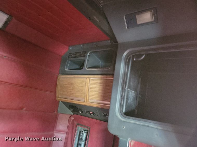 image for item JO9466 2003 Peterbilt  379 semi truck