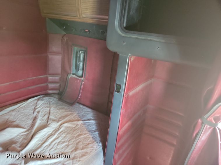 image for item JO9466 2003 Peterbilt  379 semi truck