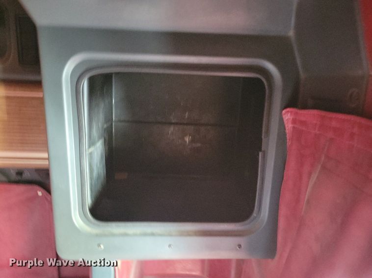 image for item JO9466 2003 Peterbilt  379 semi truck