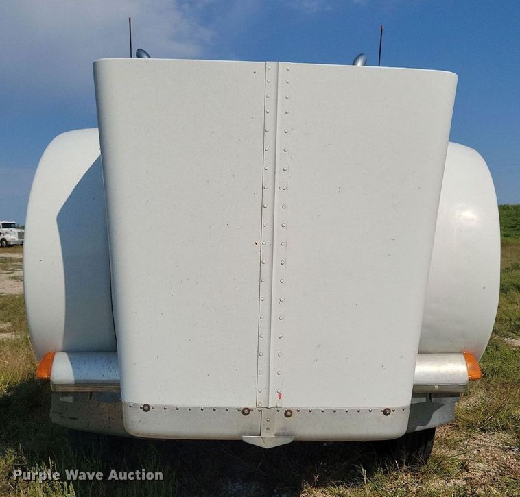 image for item JO9466 2003 Peterbilt  379 semi truck