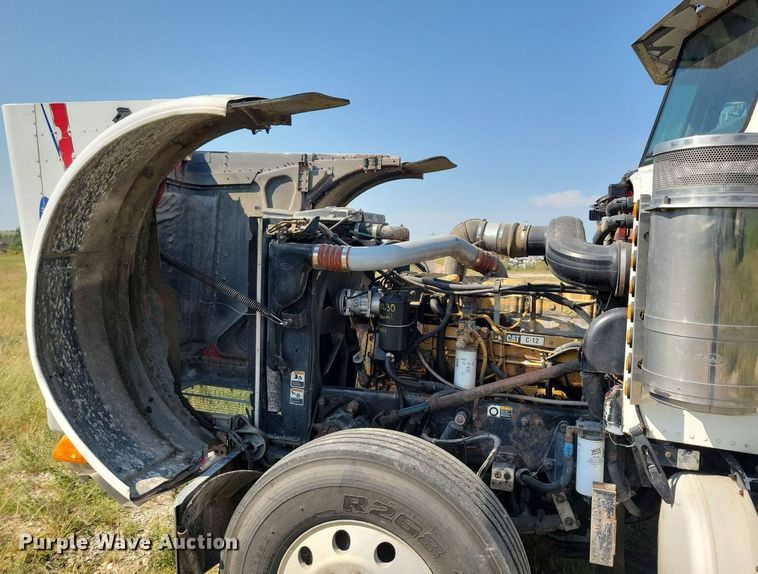 image for item JO9466 2003 Peterbilt  379 semi truck