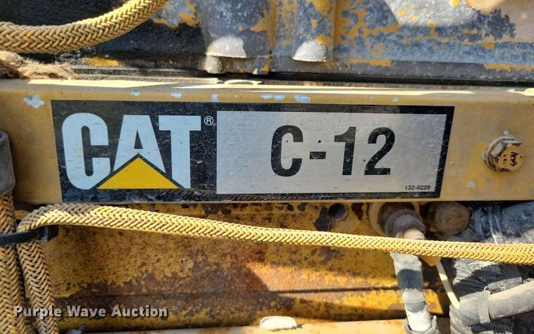 image for item JO9466 2003 Peterbilt  379 semi truck