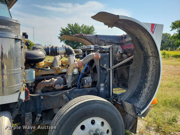 image for item JO9466 2003 Peterbilt  379 semi truck