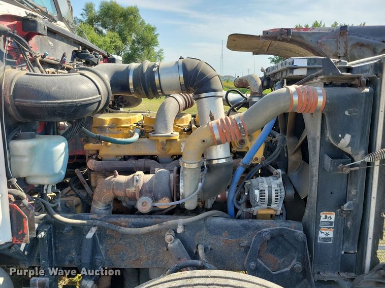 image for item JO9466 2003 Peterbilt  379 semi truck