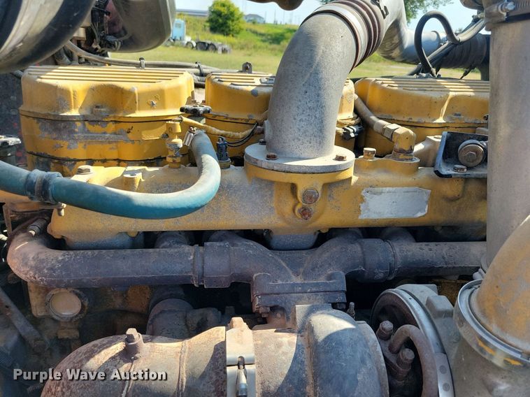 image for item JO9466 2003 Peterbilt  379 semi truck