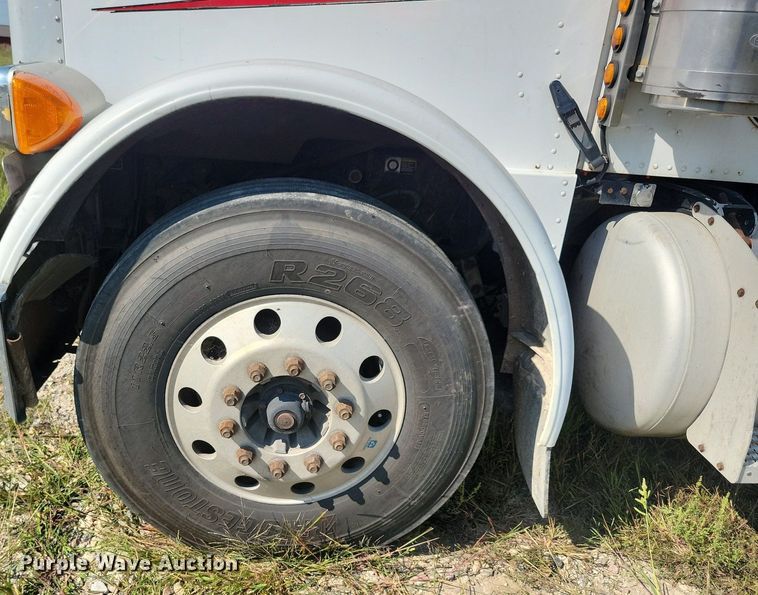 image for item JO9466 2003 Peterbilt  379 semi truck