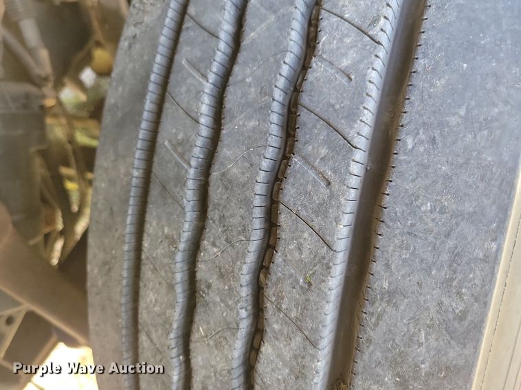 image for item JO9466 2003 Peterbilt  379 semi truck