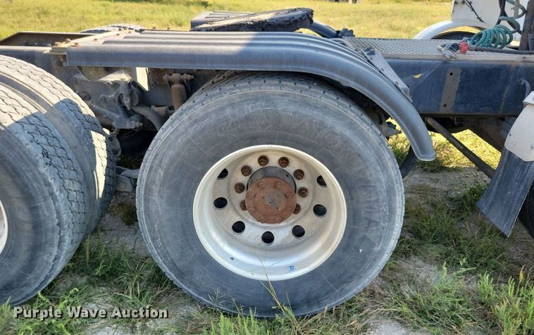 image for item JO9466 2003 Peterbilt  379 semi truck