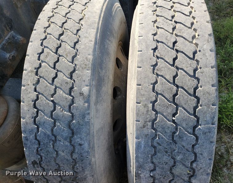 image for item JO9466 2003 Peterbilt  379 semi truck