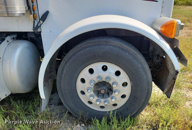 image for item JO9466 2003 Peterbilt  379 semi truck