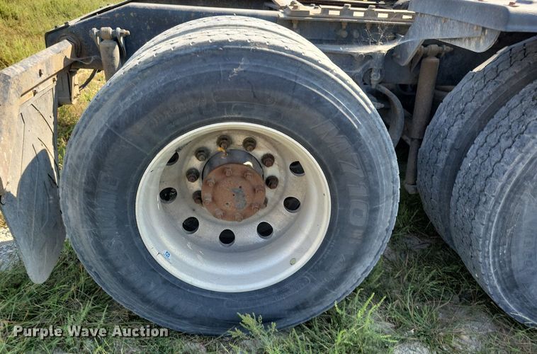 image for item JO9466 2003 Peterbilt  379 semi truck