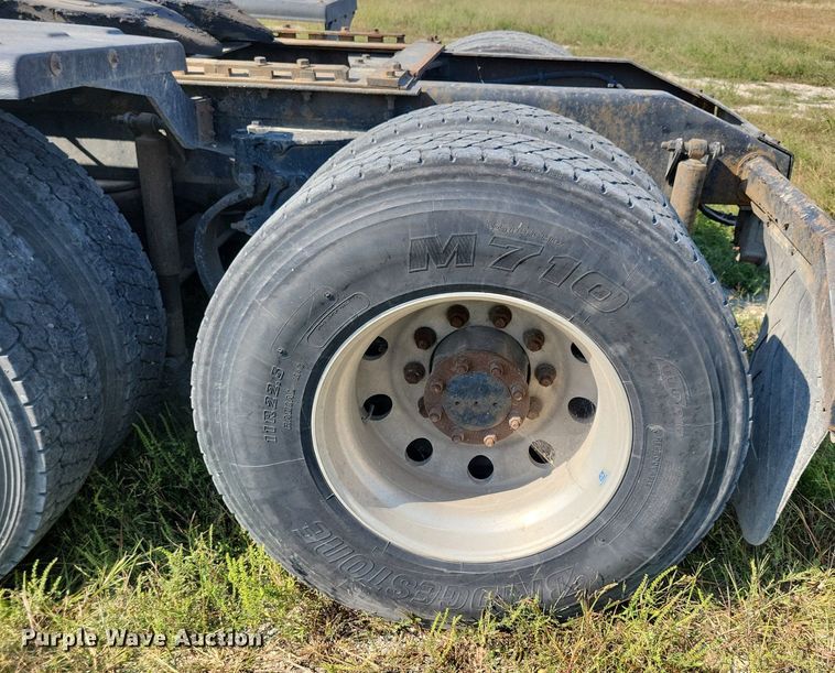 image for item JO9466 2003 Peterbilt  379 semi truck