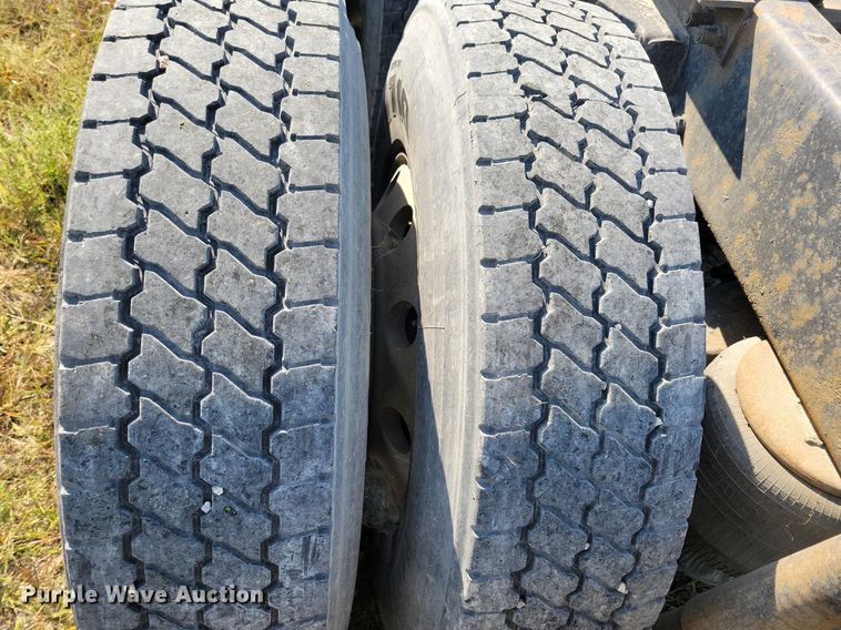 image for item JO9466 2003 Peterbilt  379 semi truck