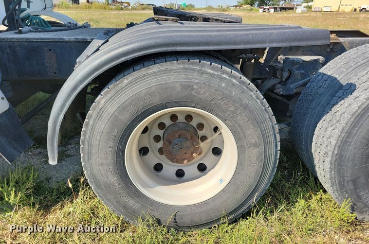 image for item JO9466 2003 Peterbilt  379 semi truck