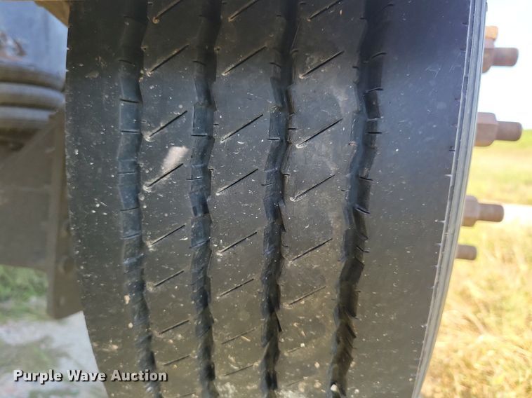 image for item JO9466 2003 Peterbilt  379 semi truck