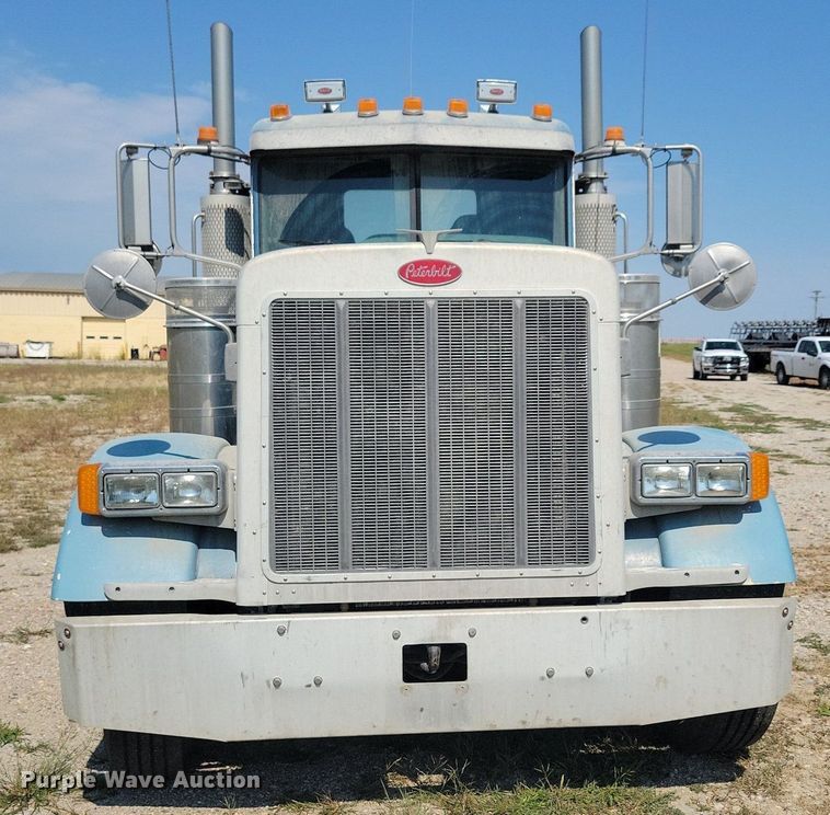 image for item JO9467 2006 Peterbilt 379 semi truck