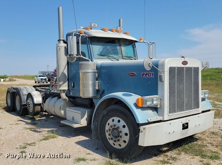 image for item JO9467 2006 Peterbilt 379 semi truck