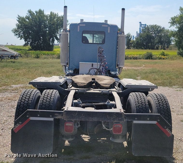 image for item JO9467 2006 Peterbilt 379 semi truck