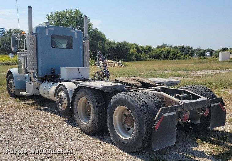 image for item JO9467 2006 Peterbilt 379 semi truck