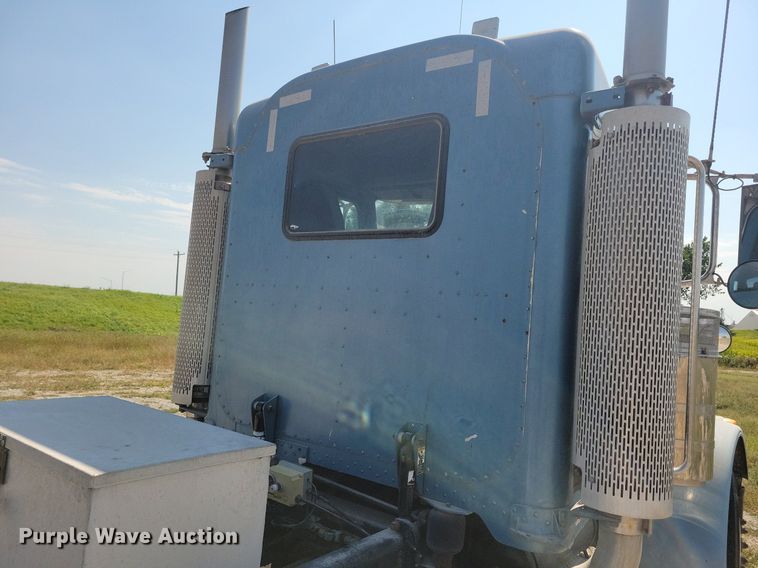 image for item JO9467 2006 Peterbilt 379 semi truck