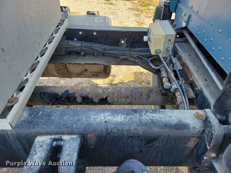 image for item JO9467 2006 Peterbilt 379 semi truck