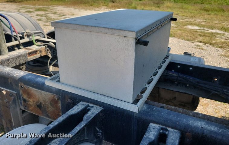 image for item JO9467 2006 Peterbilt 379 semi truck