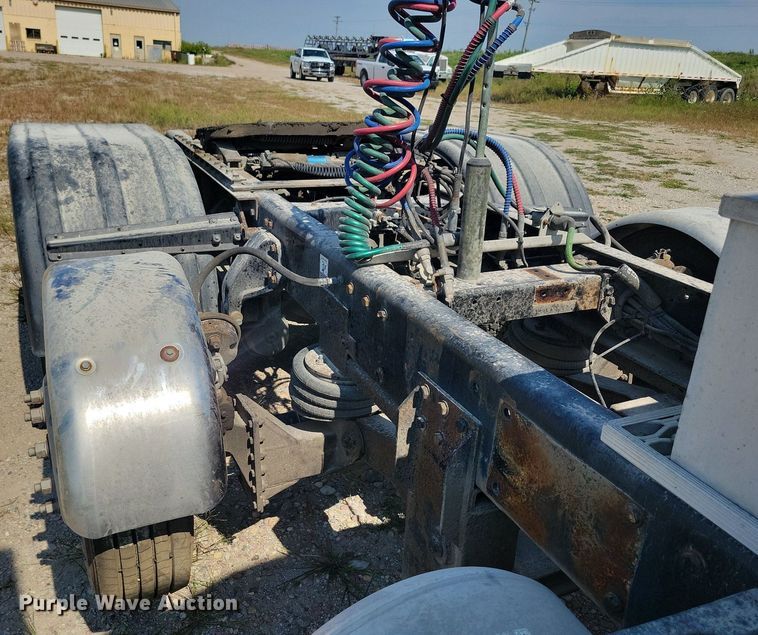 image for item JO9467 2006 Peterbilt 379 semi truck