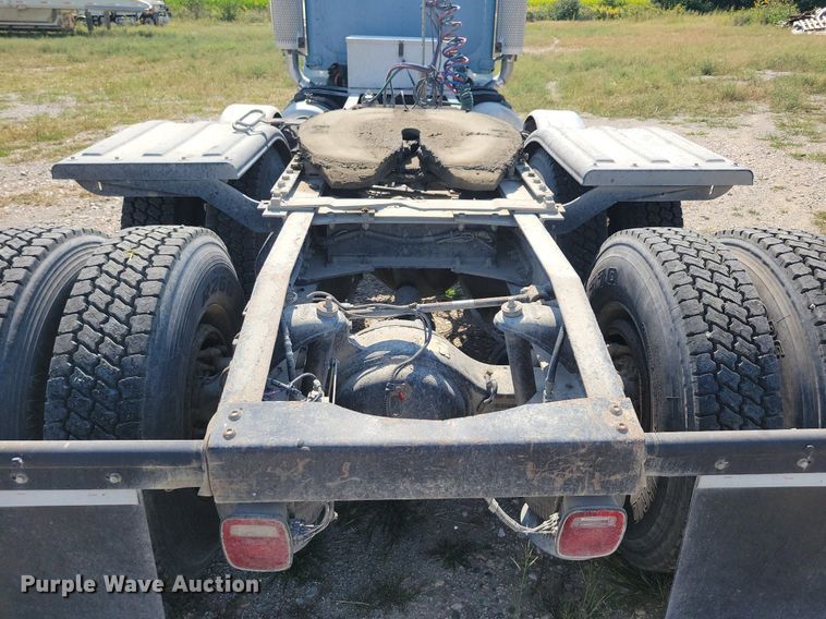 image for item JO9467 2006 Peterbilt 379 semi truck