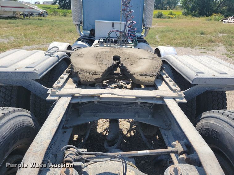 image for item JO9467 2006 Peterbilt 379 semi truck