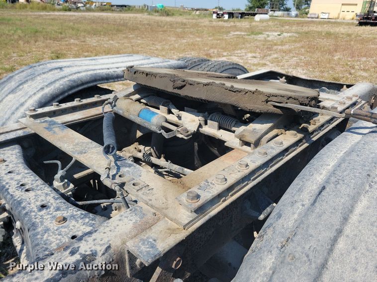 image for item JO9467 2006 Peterbilt 379 semi truck