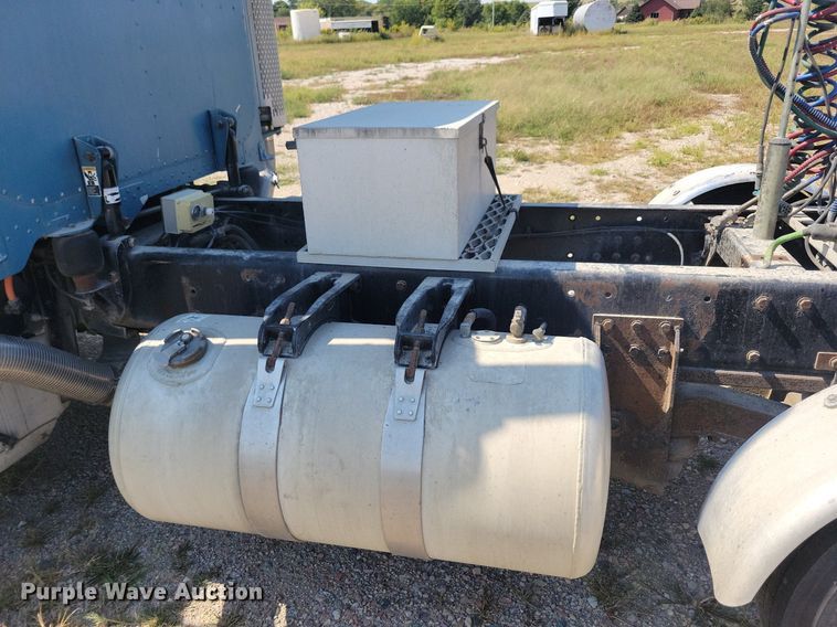 image for item JO9467 2006 Peterbilt 379 semi truck