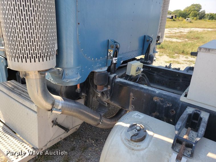 image for item JO9467 2006 Peterbilt 379 semi truck