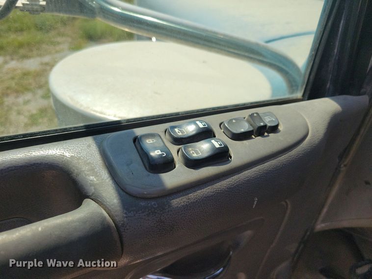 image for item JO9467 2006 Peterbilt 379 semi truck