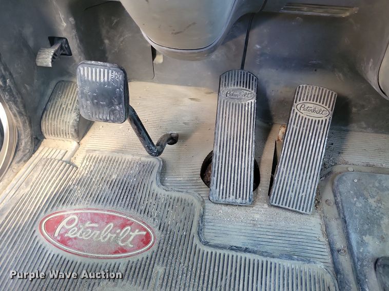 image for item JO9467 2006 Peterbilt 379 semi truck